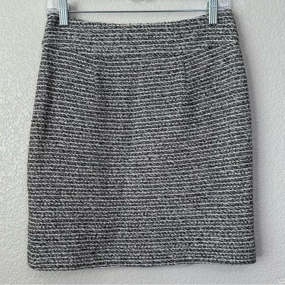 Banana Republic Black Combo Italian Fabric Textured Mini Skirt, Size 4 - Picture 6 of 13